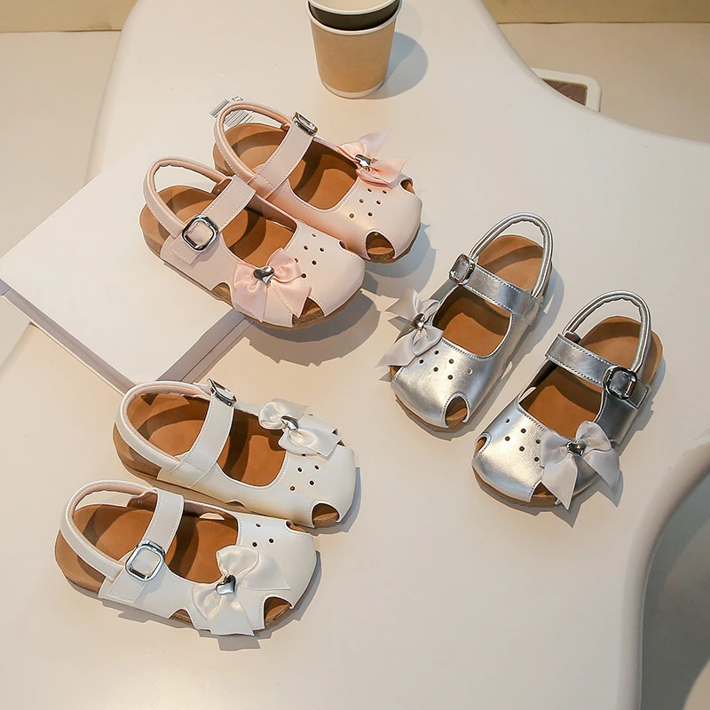 女童时尚罗马凉鞋2025夏季新款韩版时尚儿童镂空波点沙滩鞋