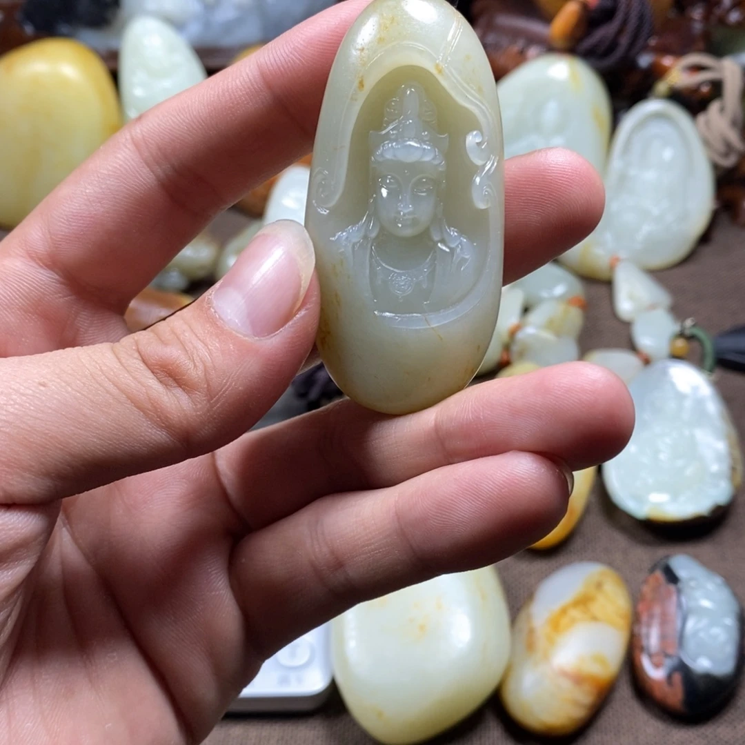 和田玉未镶嵌把件