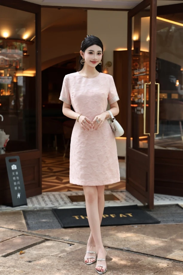 【香菲压花】夏季名媛风圆领短袖钉珠收腰显瘦纯色提花A字连衣裙