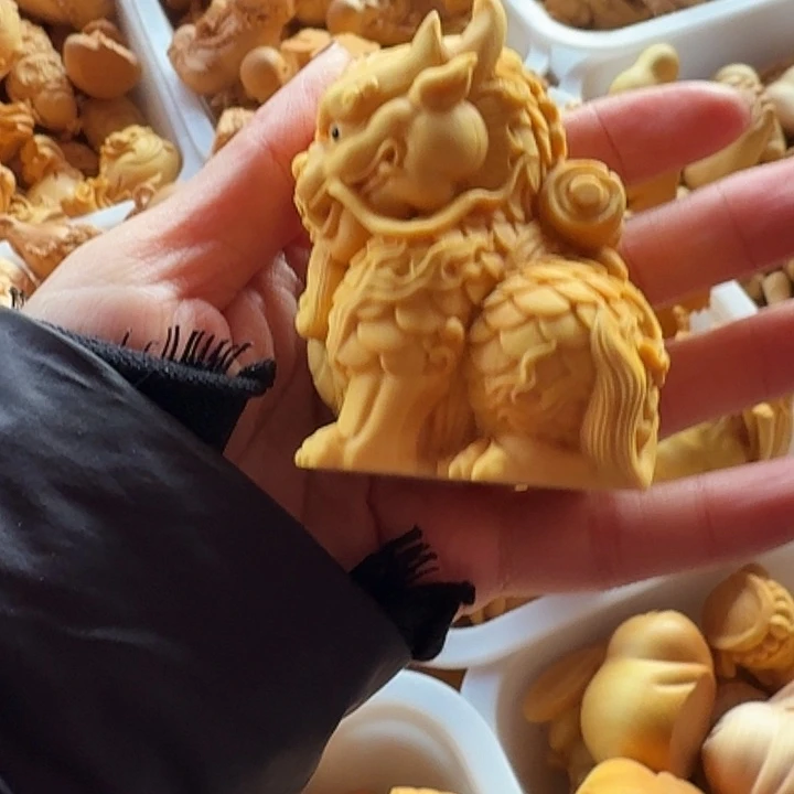 香榧木小叶黄杨麒麟背书的把件