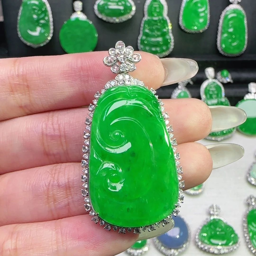 翡翠18K金镶嵌颈饰
