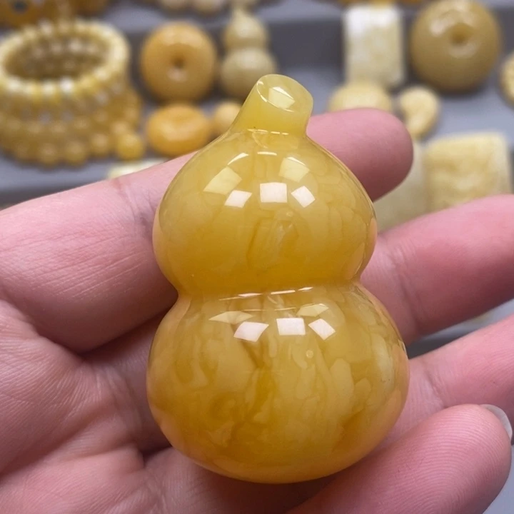 琥珀未镶嵌颈饰吊坠