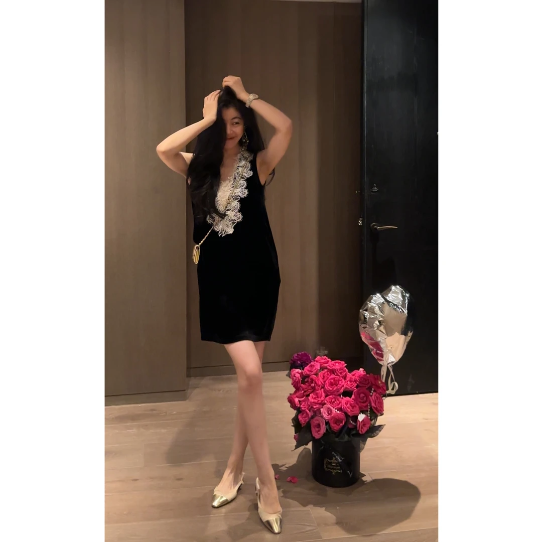 N.COU妮蔻25夏新款时尚贵气桑蚕丝V领蕾丝钉珠唐装连衣裙DY52537