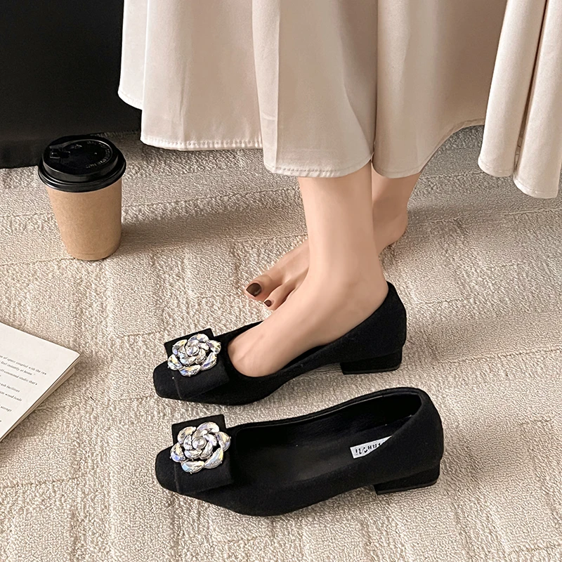 粗跟方头灰色毛毛鞋女鞋子外穿2025春季法式高级感水钻单鞋通勤鞋