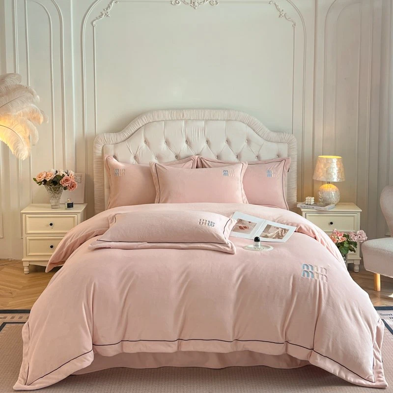 高克重轻奢舒适牛奶绒刺绣款miu3.0升级款四件套甜心加厚保暖