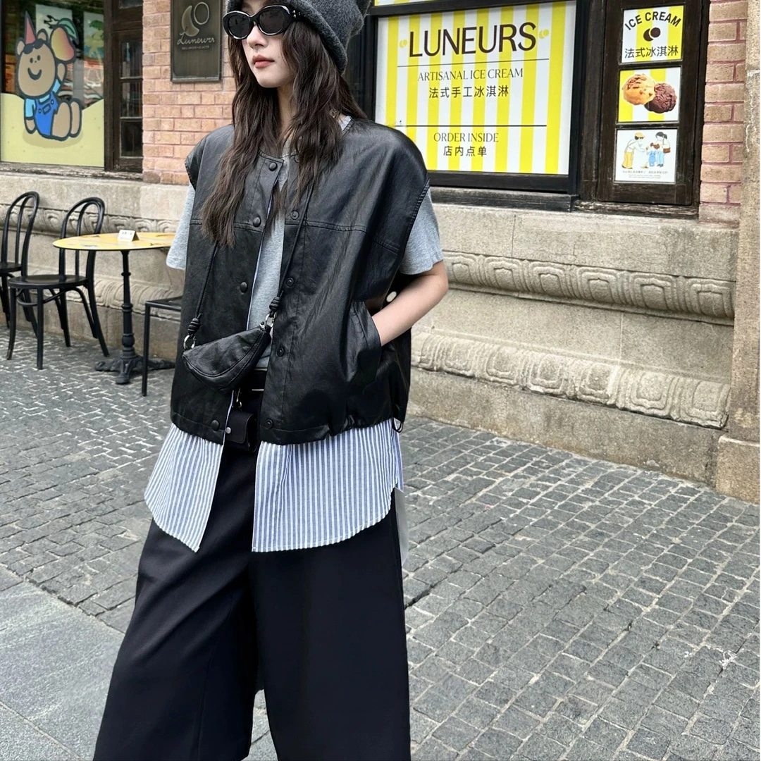 PU皮假两件皮马甲女2025秋季新款时尚条纹拼接底边抽绳无袖外套