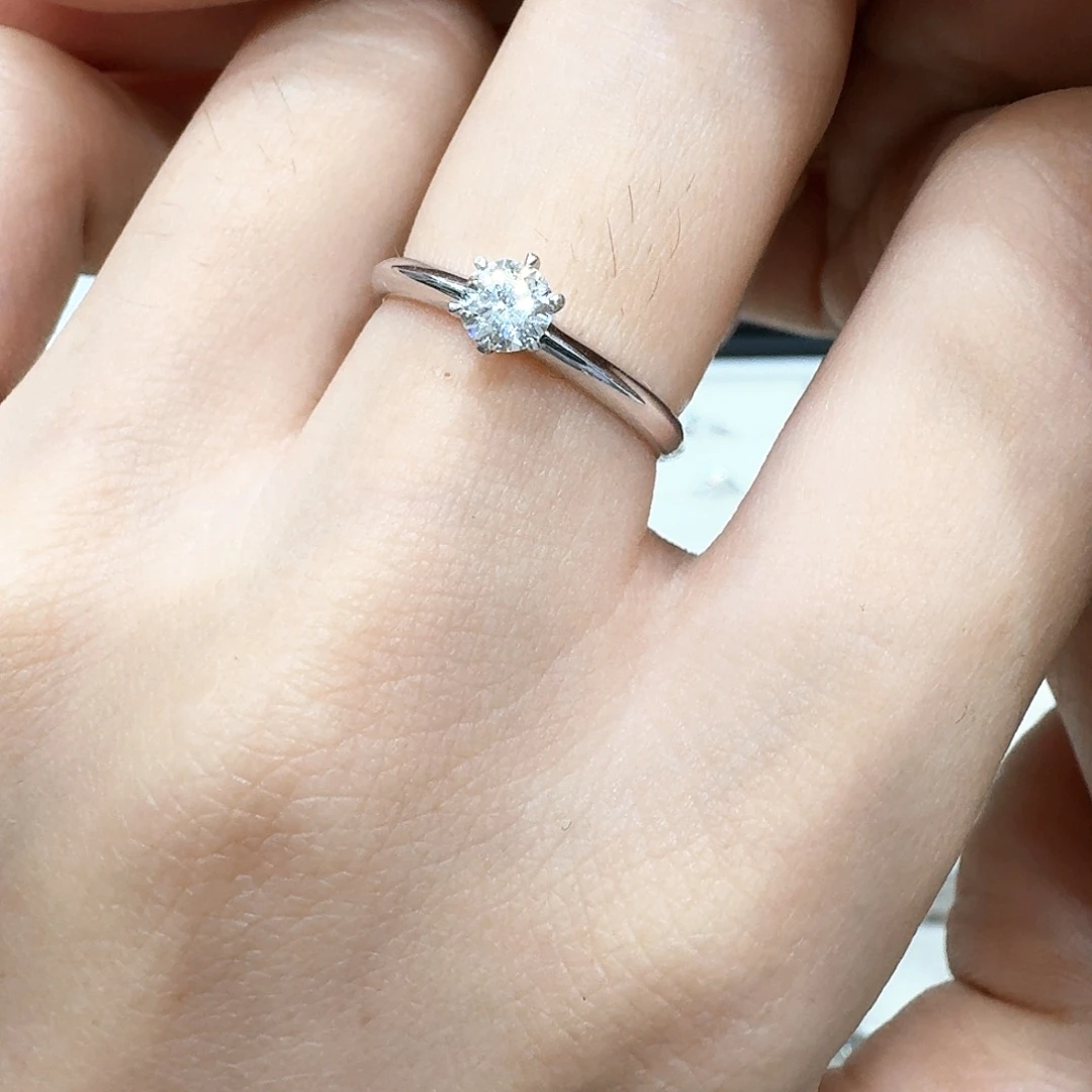 18K金镶嵌戒指/指环钻石