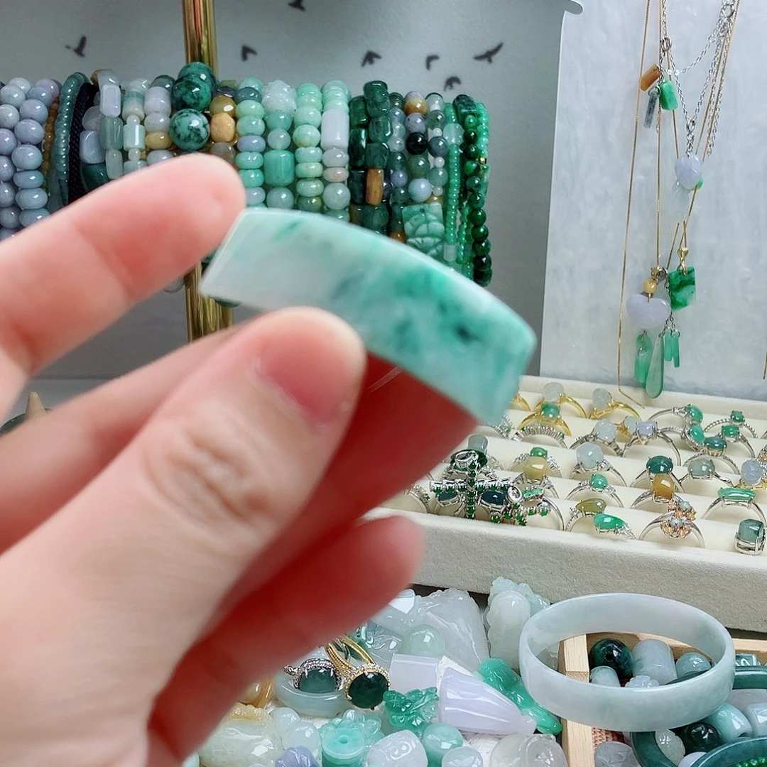 翡翠未镶嵌颈饰03