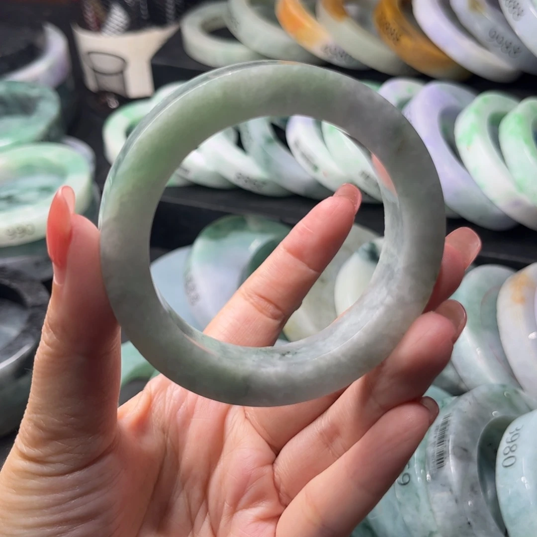定制翡翠未镶嵌翡翠手镯