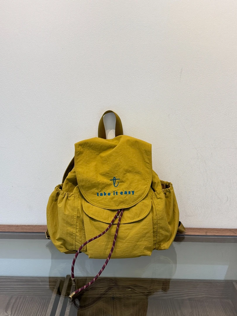 复古时尚休闲双肩包大容量轻便百搭背包