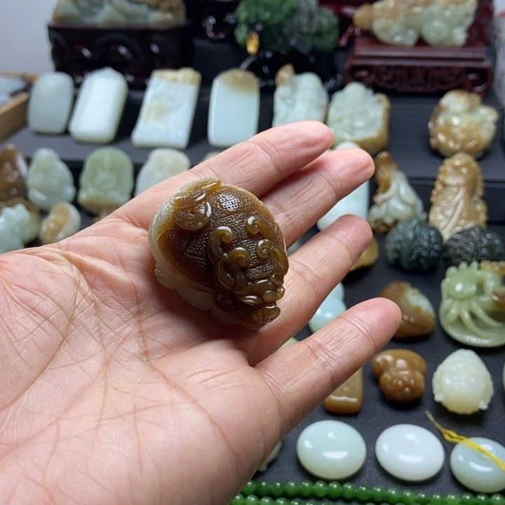 『***久和田玉未镶嵌颈饰