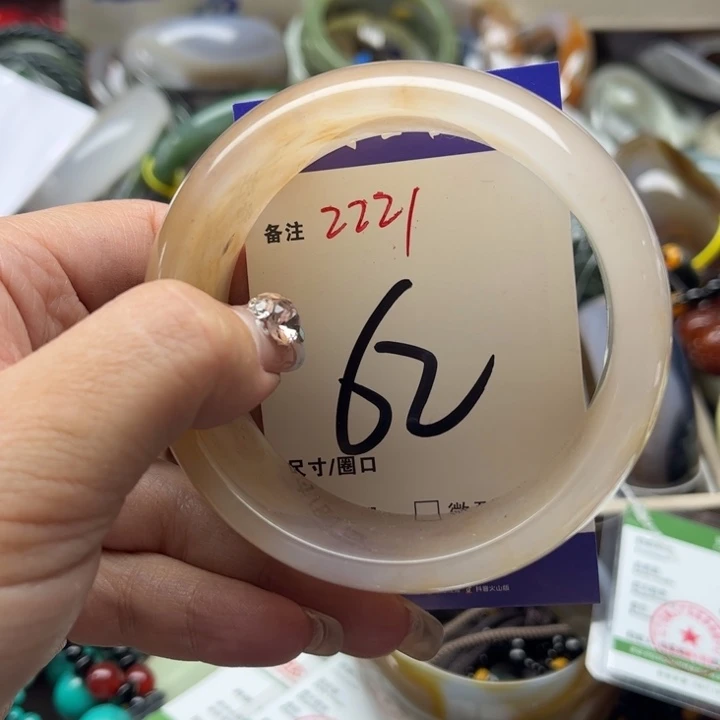 石英质玉手镯未镶嵌