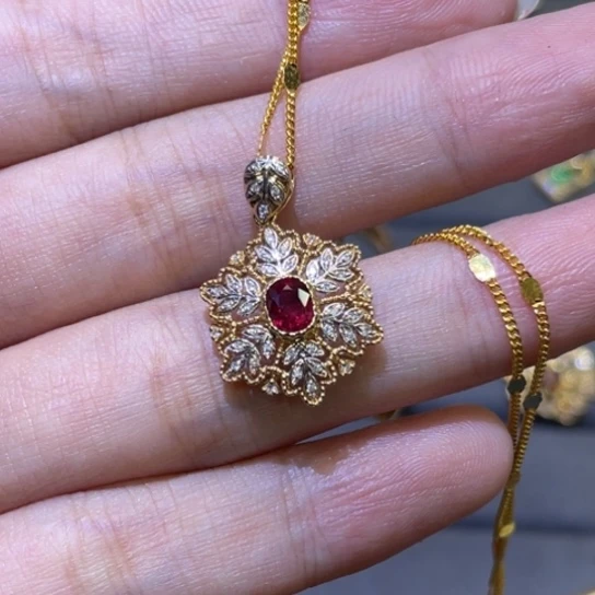 颈饰18K金镶嵌红宝石0.66ct