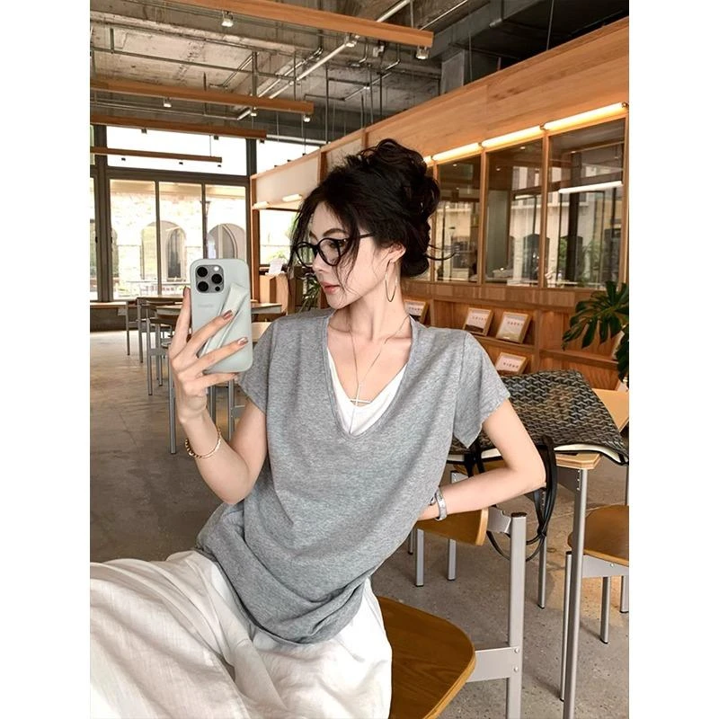 微胖MM大码女装拼接假两件v领短袖T恤夏季宽松撞色设计感百搭上衣