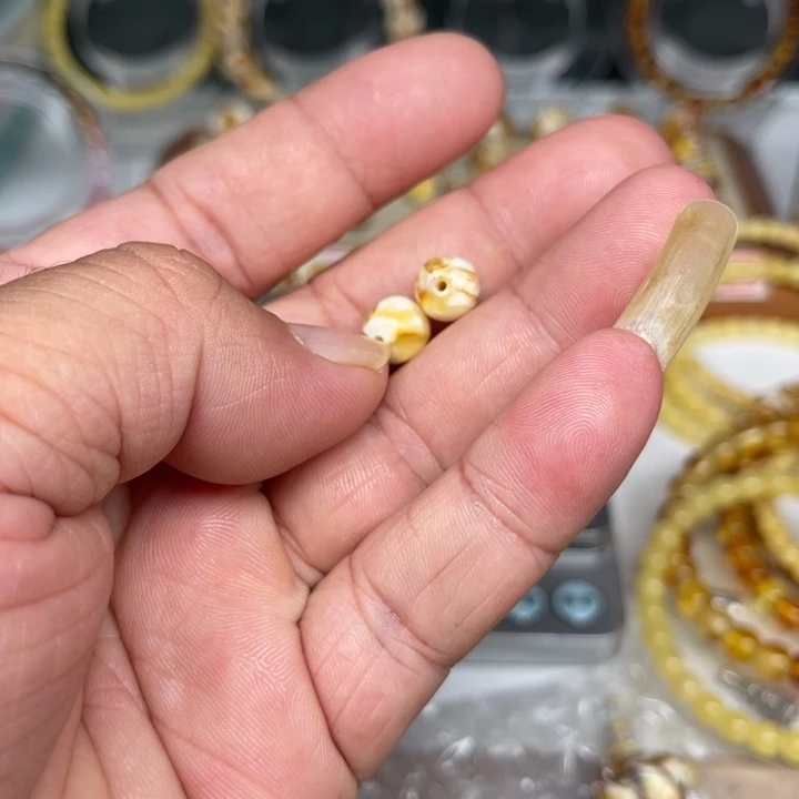 予***欢琥珀未镶嵌裸石74号