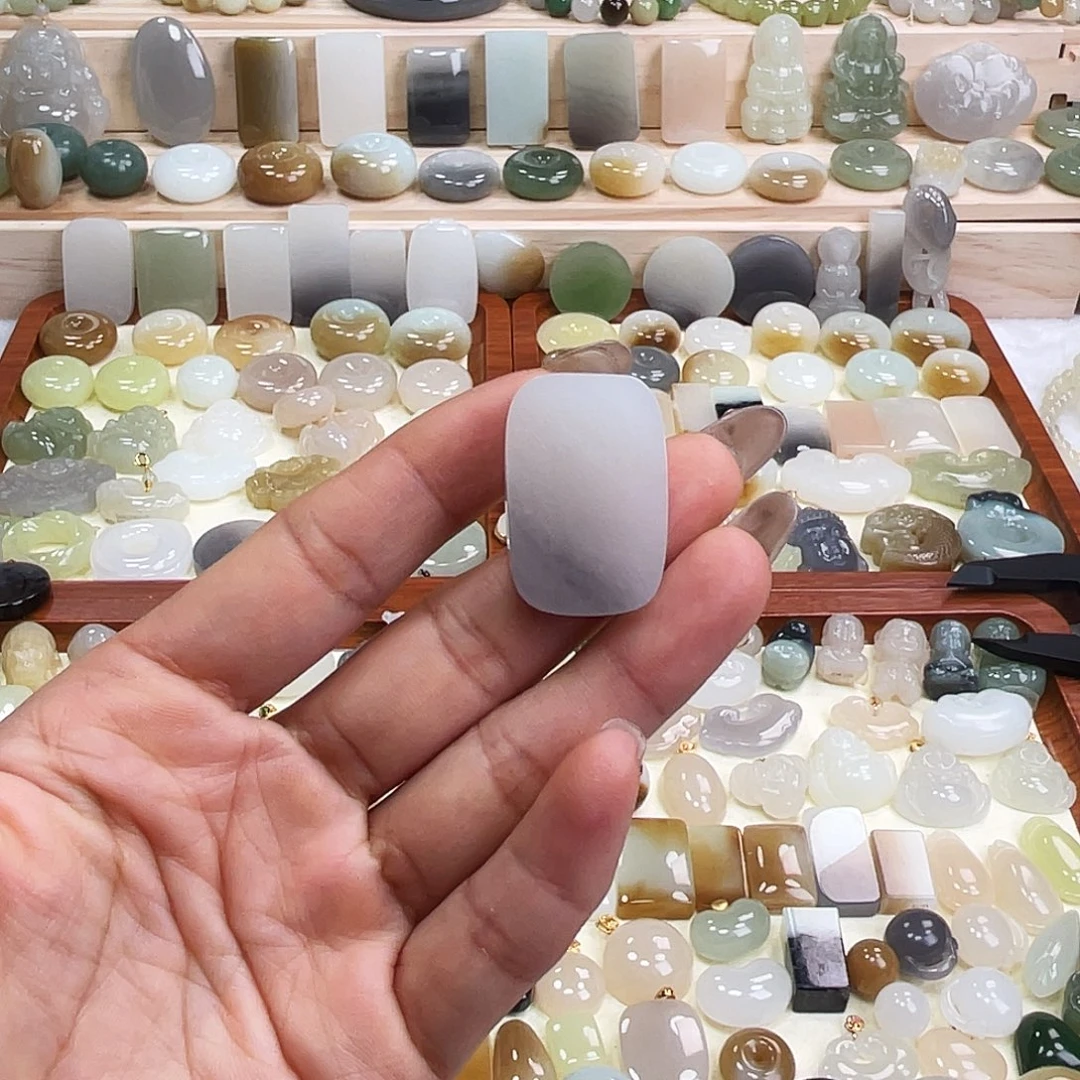 和田玉未镶嵌吊坠(赠链)