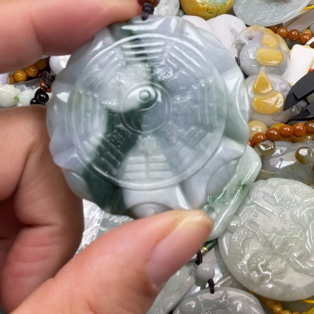 翡翠未镶嵌颈饰翡翠八卦