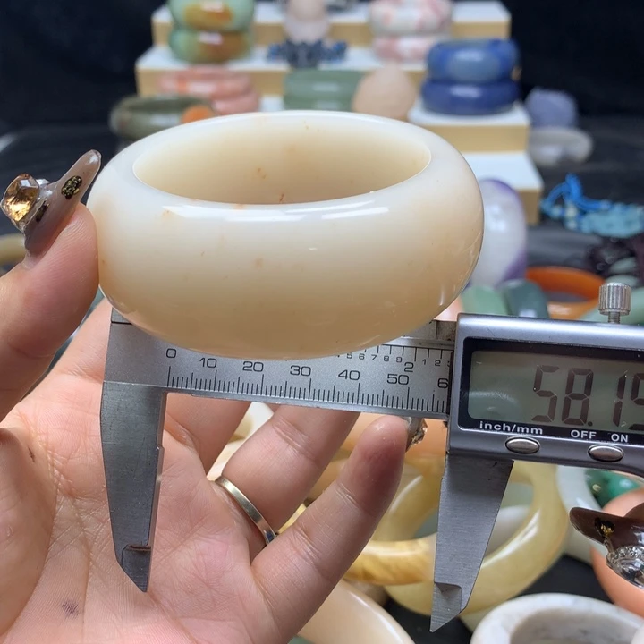 未镶嵌手镯石英质玉