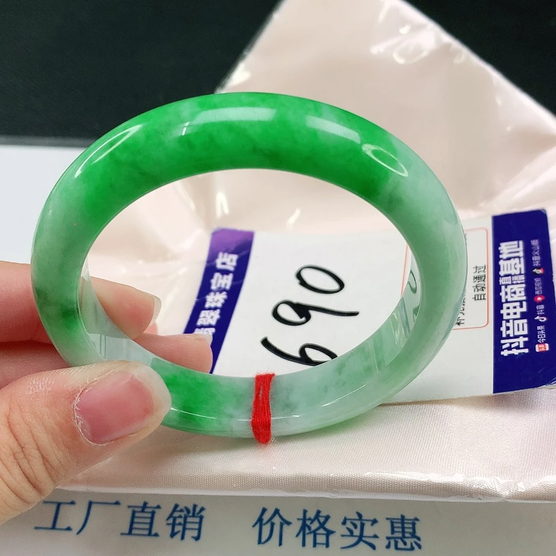 翡翠手镯未镶嵌翡翠