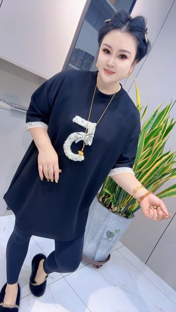 【娟姐精选】25127欧货重工胸口5号装饰袖口钉珠钉钻时尚欧版体恤