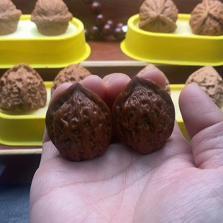 文玩核桃吊坠疯狂台