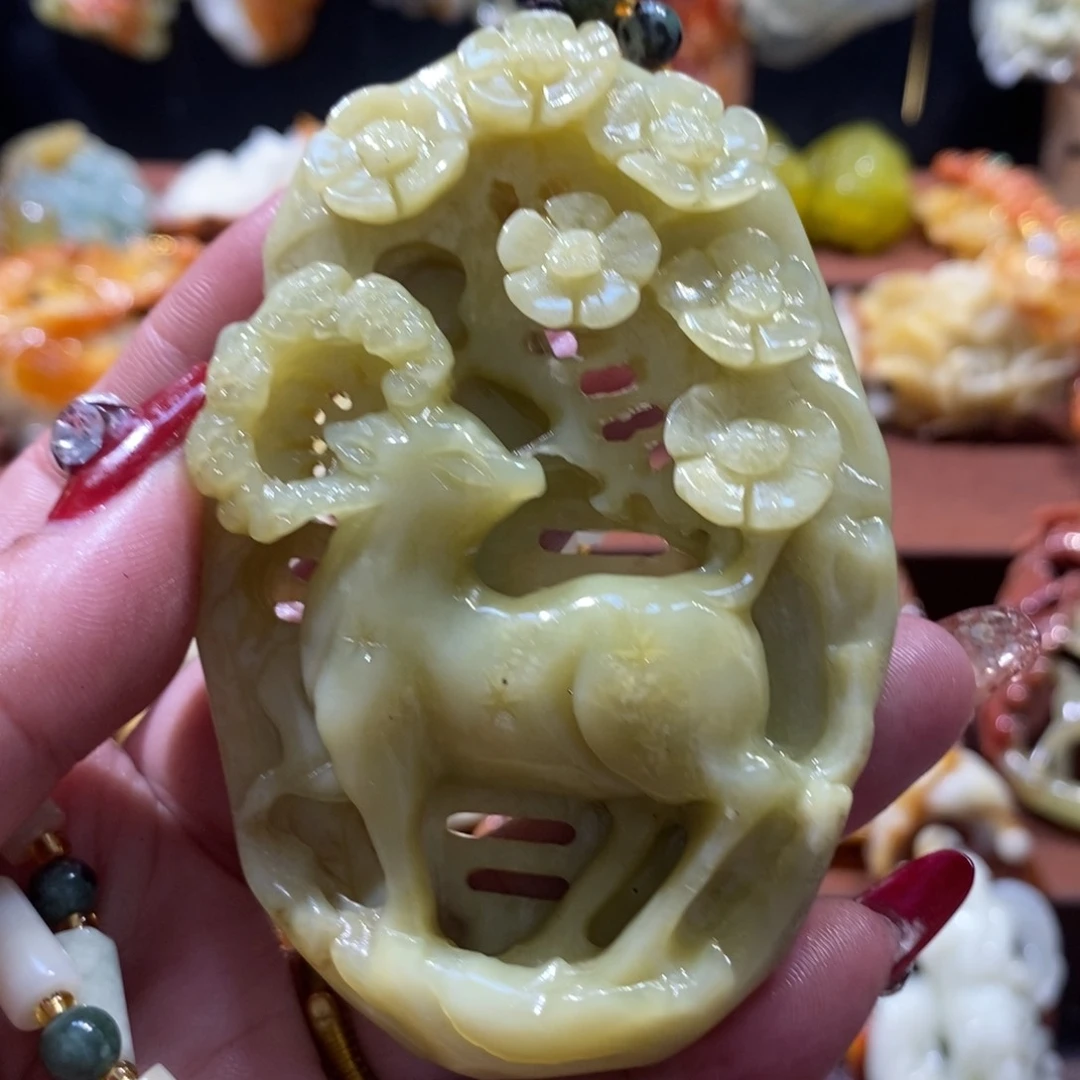 蛇纹石玉颈饰未镶嵌