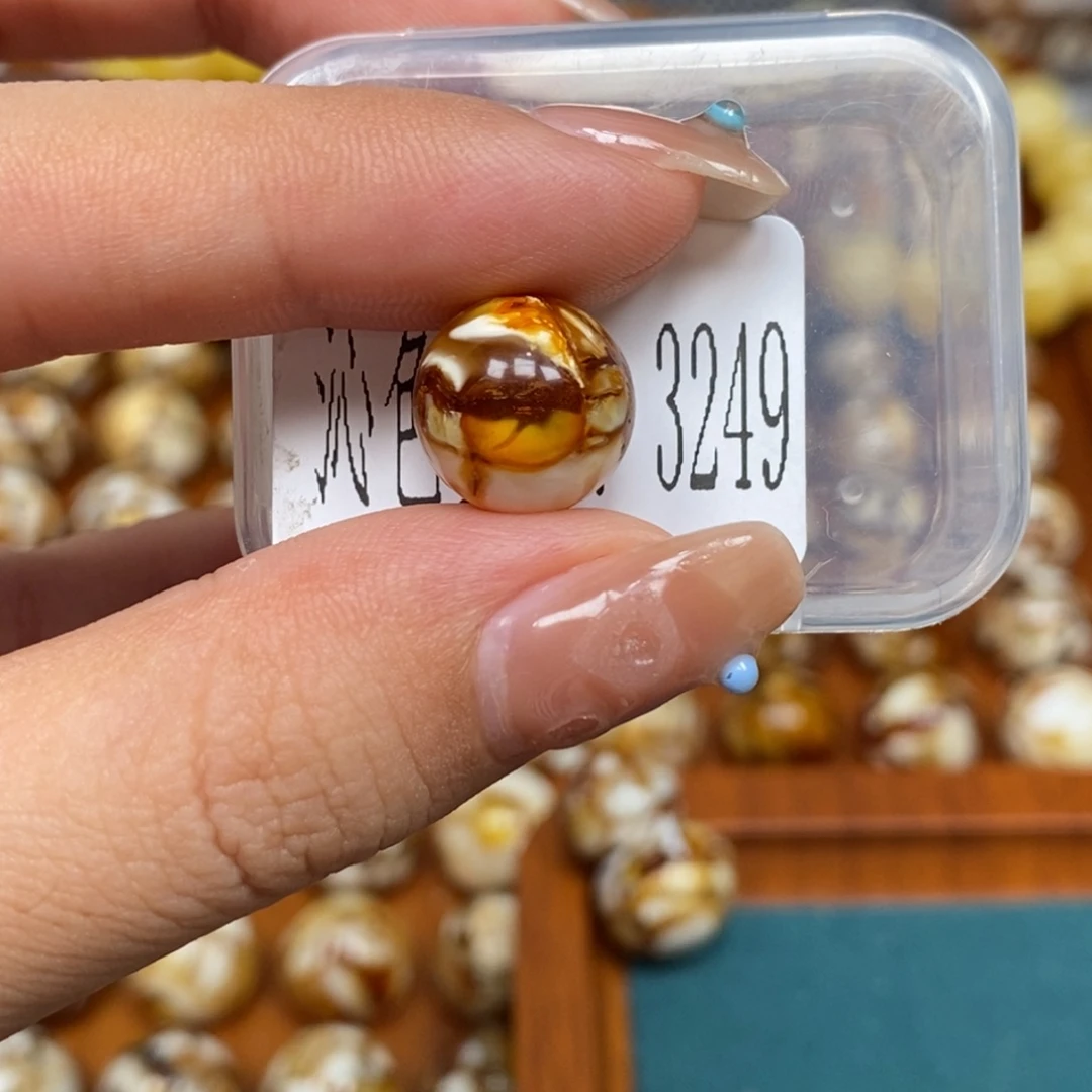 沁色蜜蜡未镶嵌3249