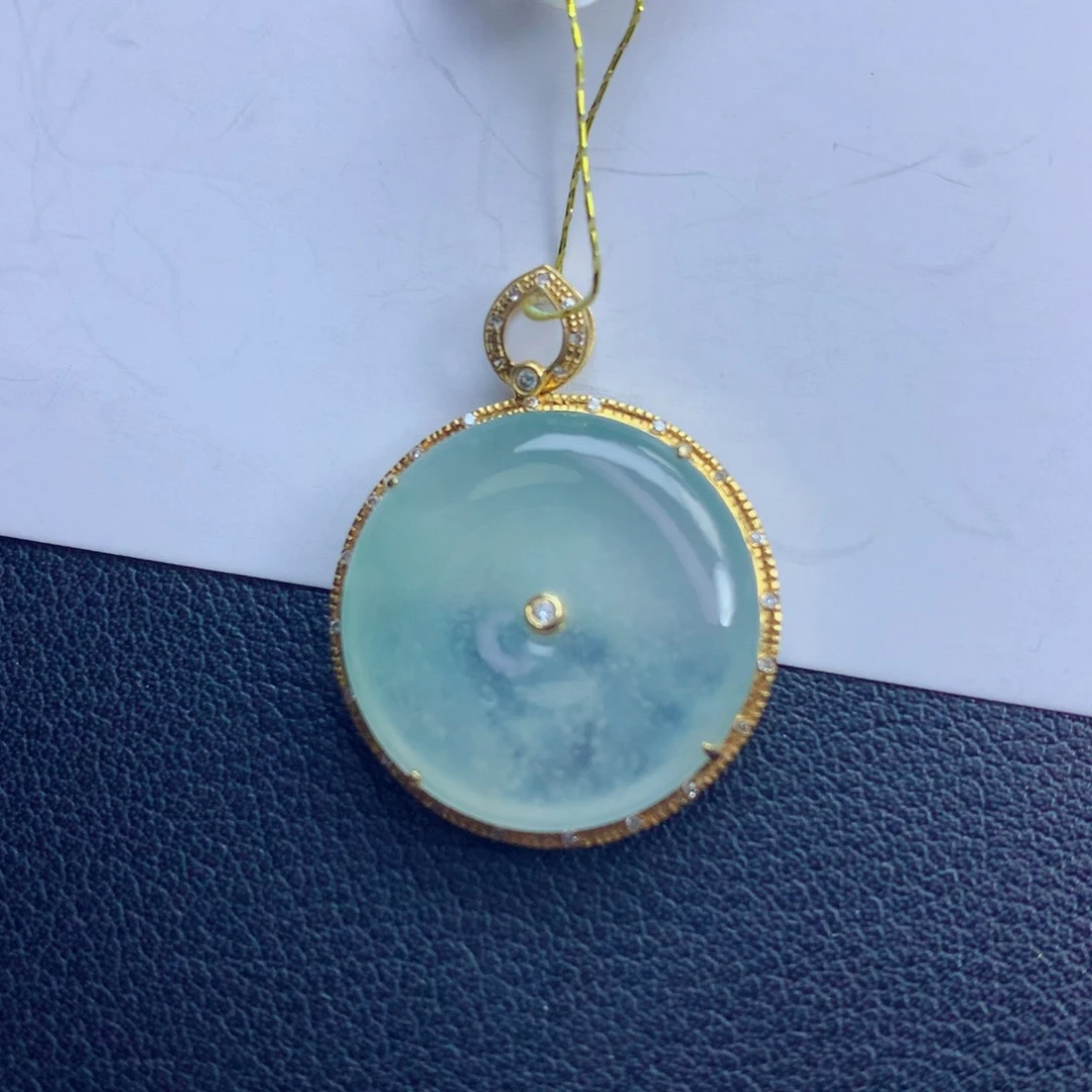 翡翠未镶嵌颈饰平安扣