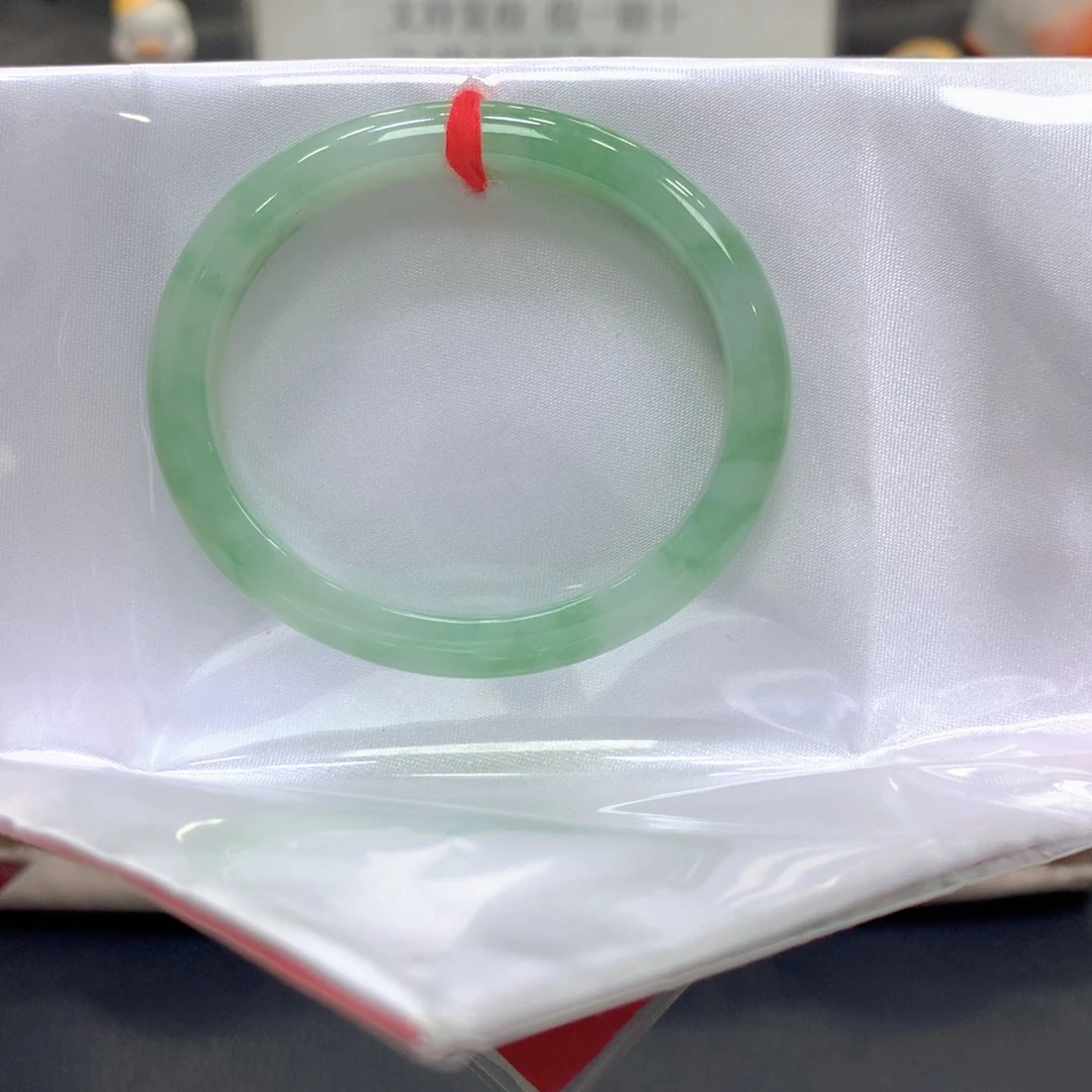 翡翠未镶嵌手镯翡翠2