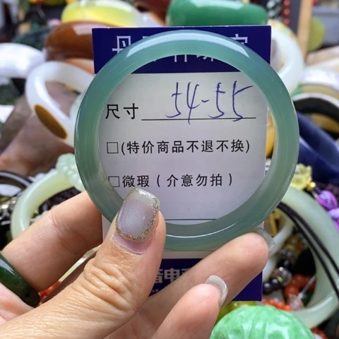 石英质玉手镯未镶嵌