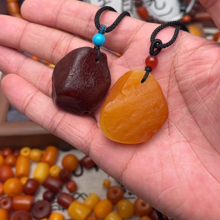 Y***i琥珀未镶嵌裸石蜜蜡吊坠