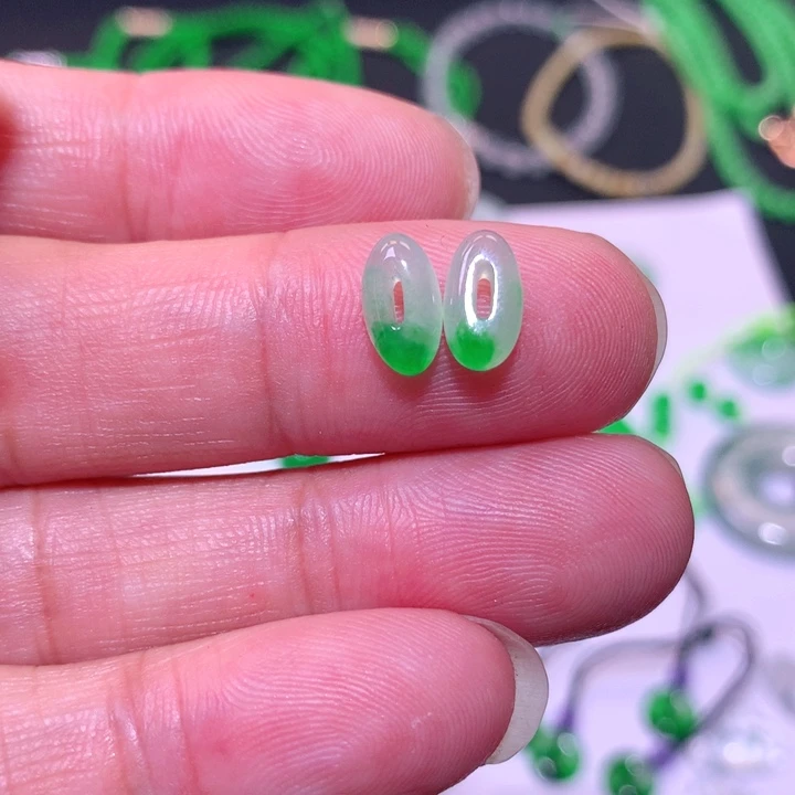 翡翠未镶嵌颈饰m****o平安扣