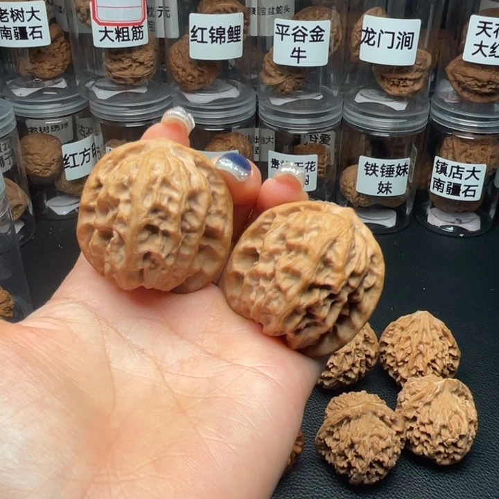 R***0吊坠文玩核桃野狼