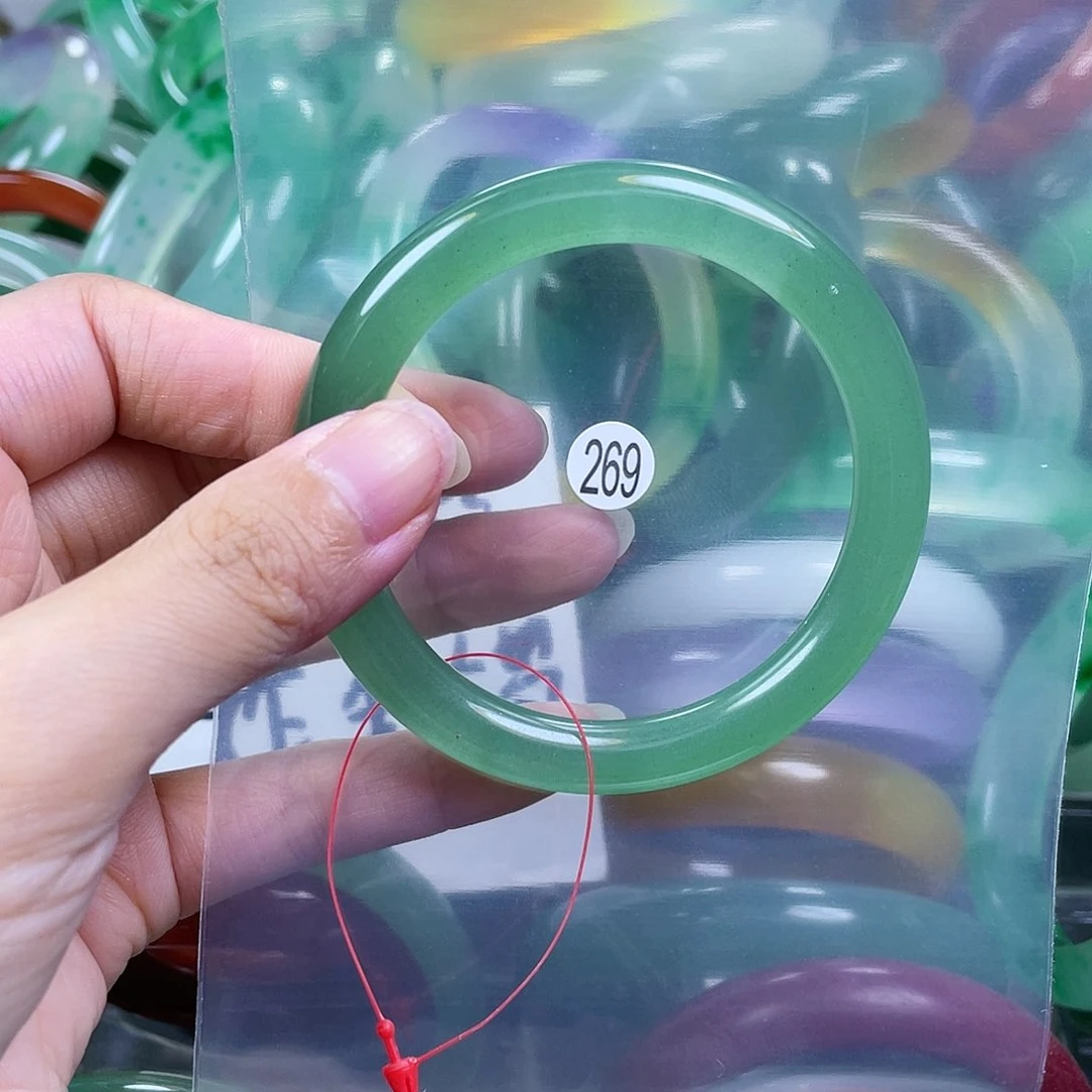 【闪购商品】石英质玉手镯未镶嵌55