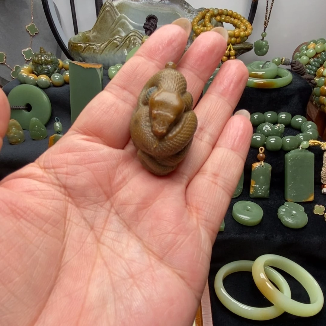 岫岩河磨玉（透闪石质玉）未镶嵌把件