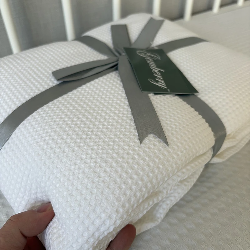 白色精梳棉纯棉提花蜂巢盖毯浴巾