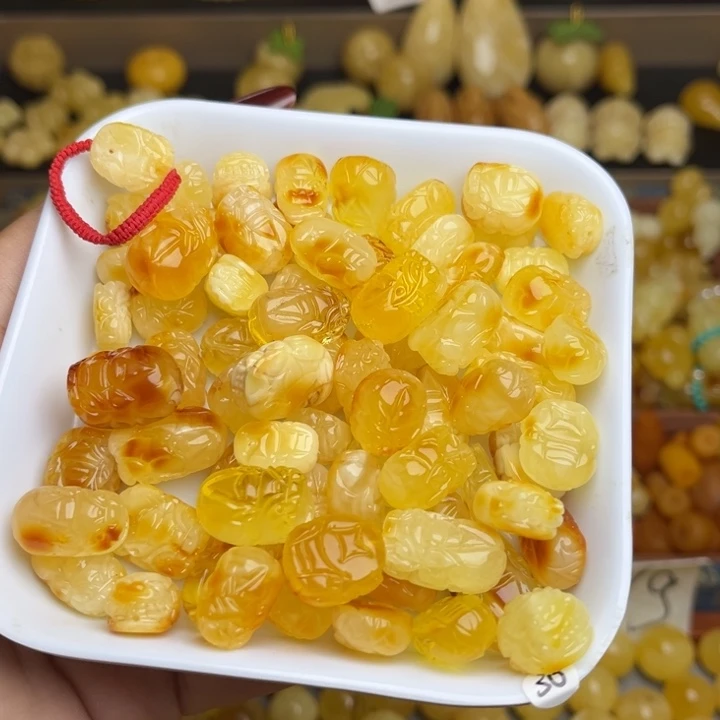 蜜蜡未镶嵌珠宝奇石鸡油黄满蜡妖花貔貅一个