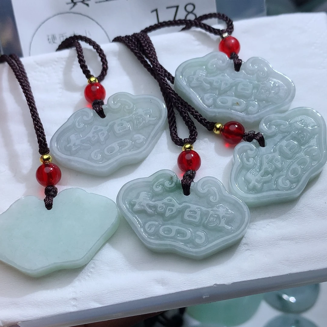 翡翠未镶嵌颈饰发1个