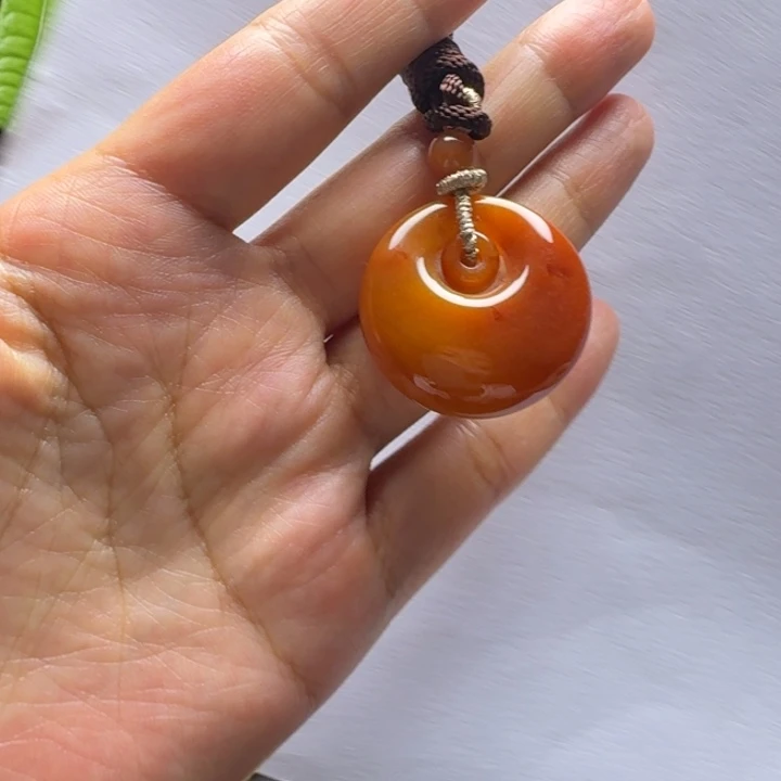 未镶嵌石英质玉（黄龙玉）手镯