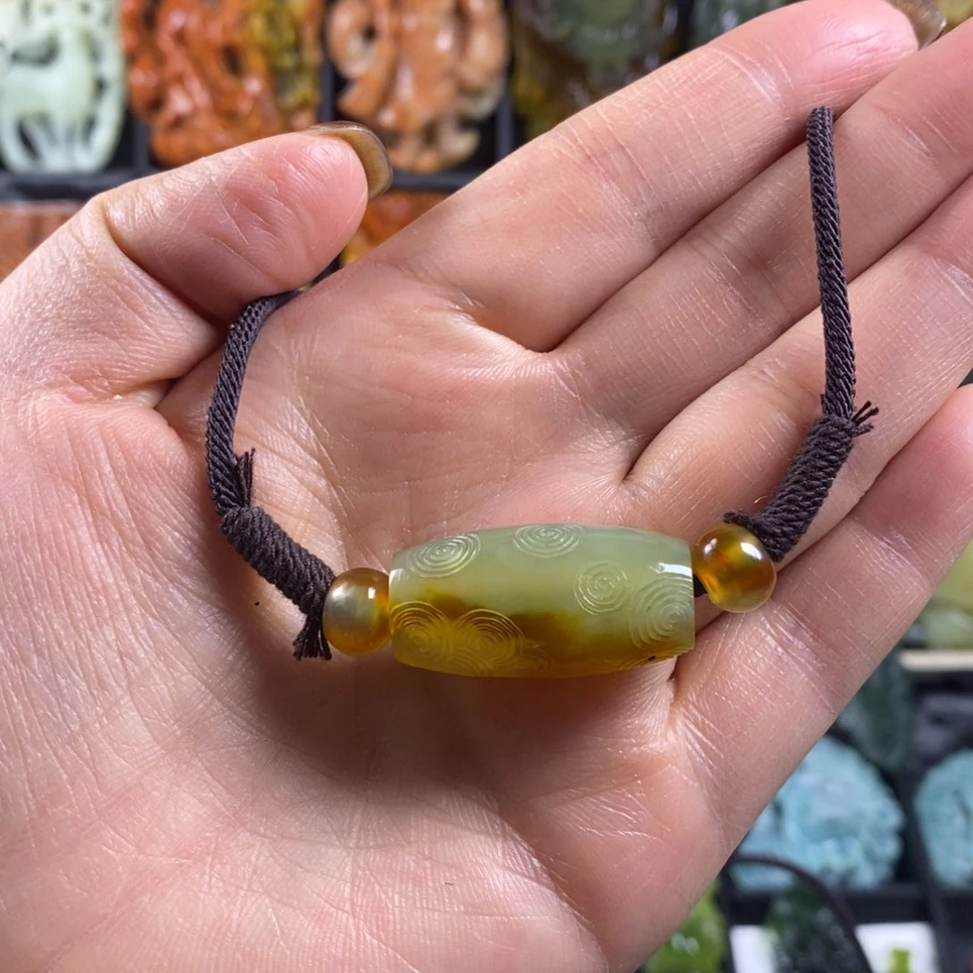 蛇纹石玉颈饰合金