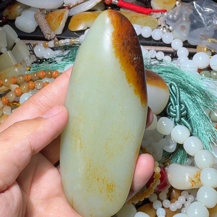 和田玉未镶嵌把件