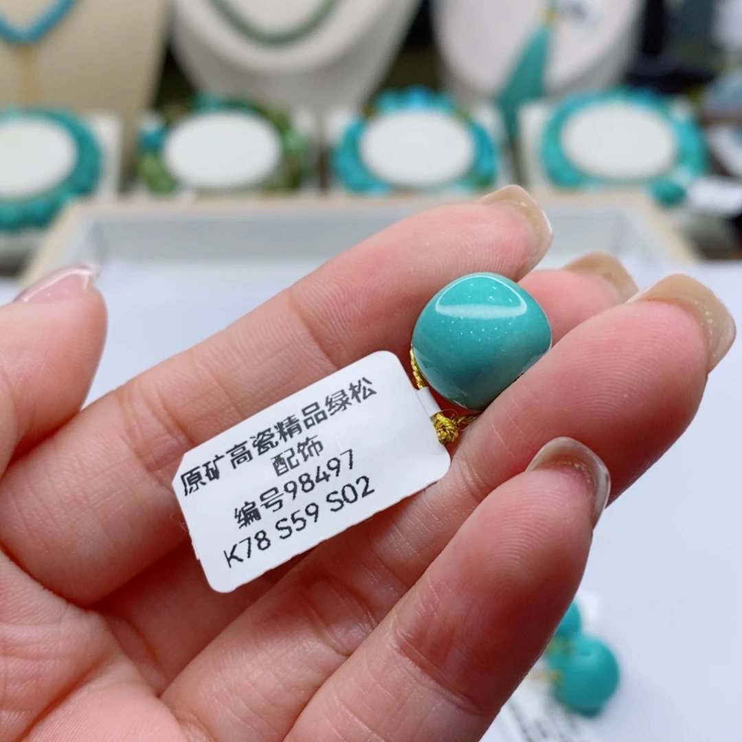 绿松石未镶嵌珠宝奇石
