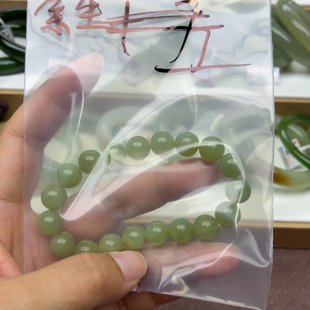 余***你和田玉手镯未镶嵌