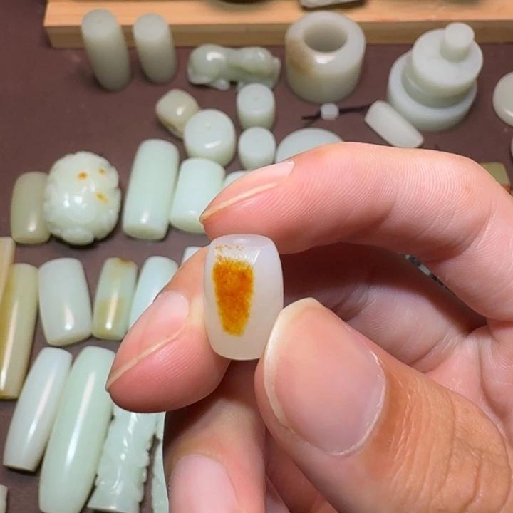 Q***n和田玉未镶嵌颈饰