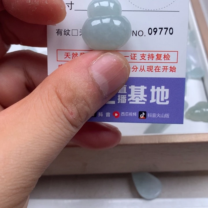 爆***~翡翠未镶嵌吊坠(不含链)