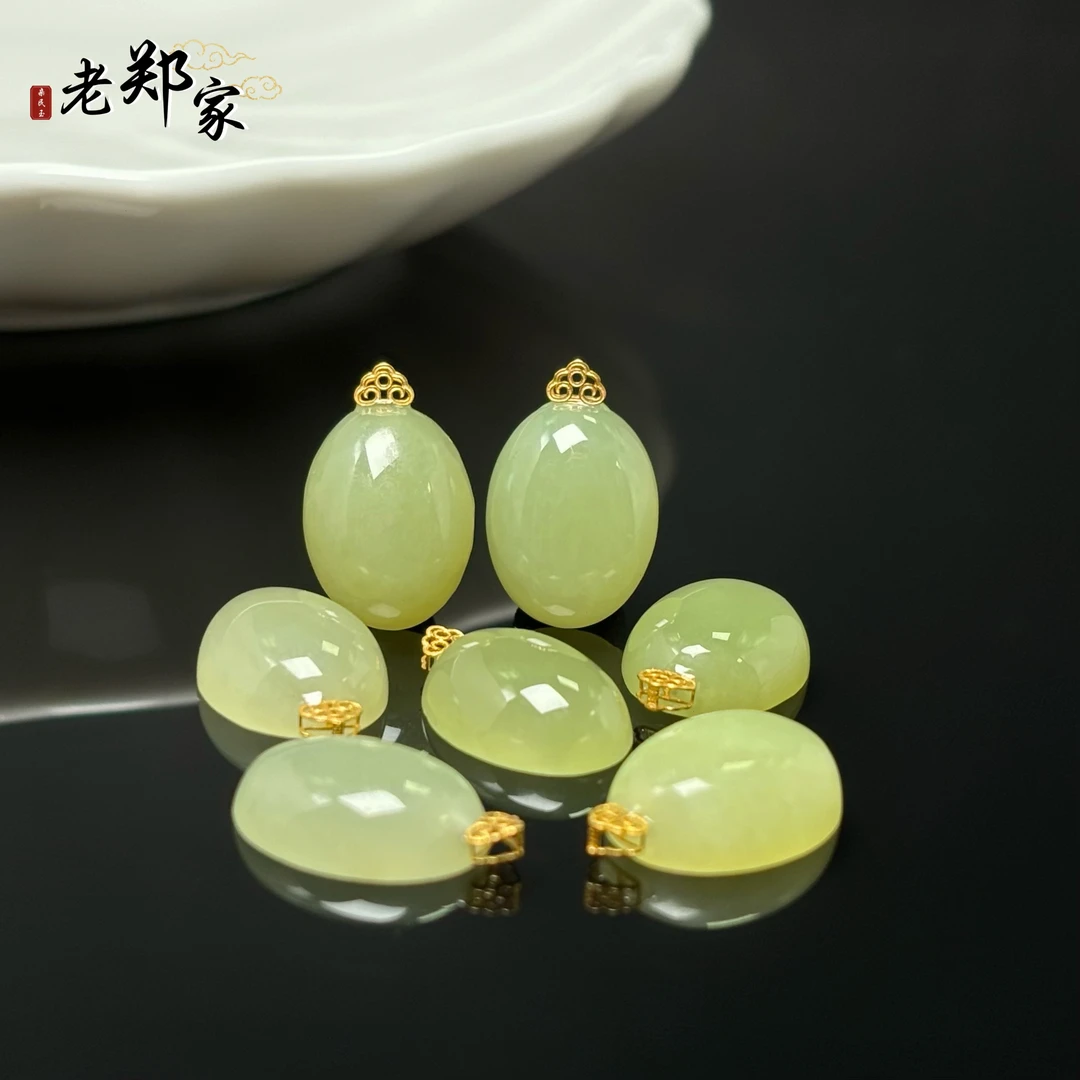 【老郑家】18K金镶和田玉蛋面吊坠 3129 多样性发一件  约15*12*5mm