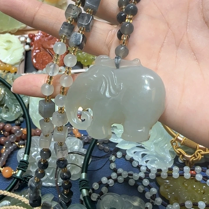 蛇纹石玉吊坠未镶嵌