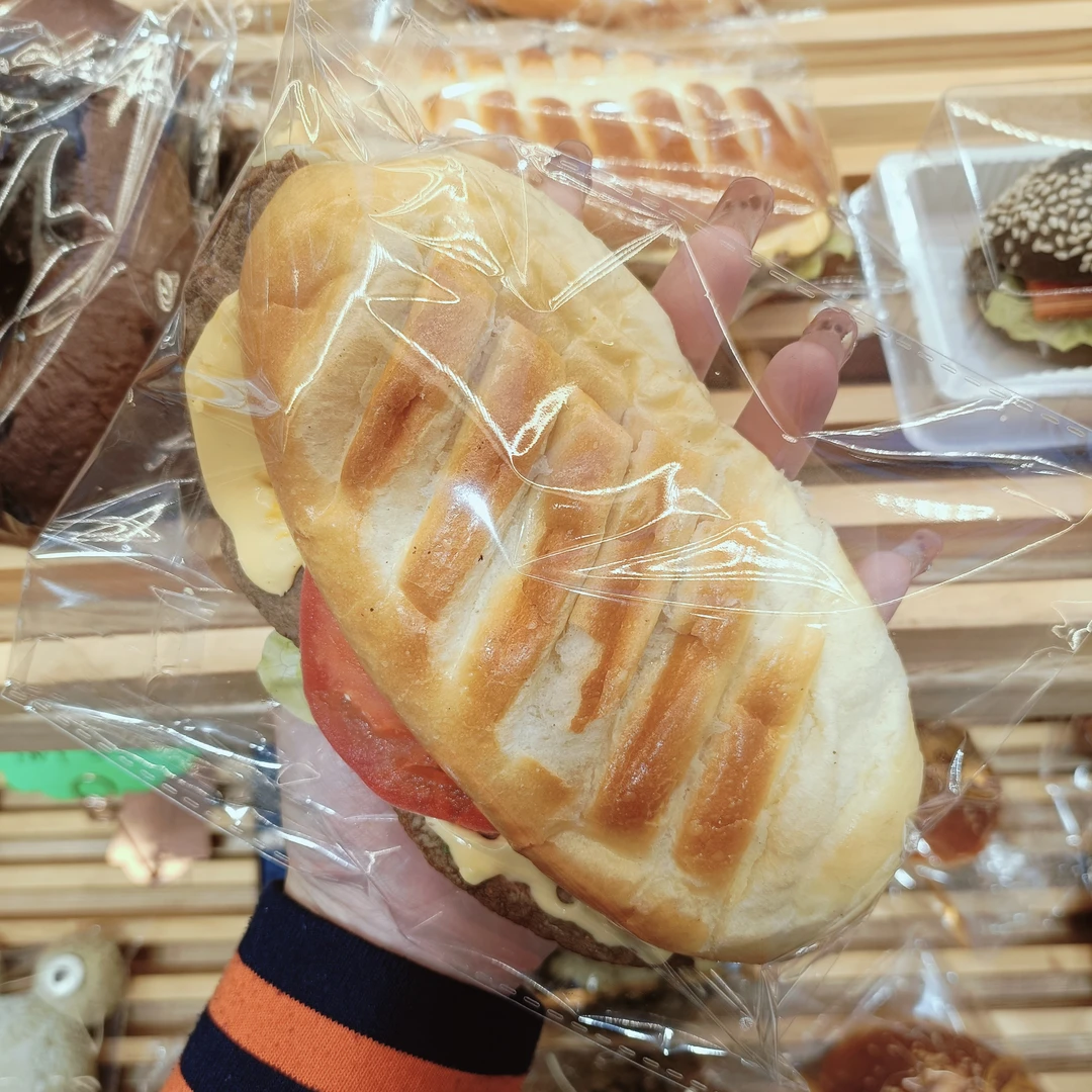 帕尼尼面包...…