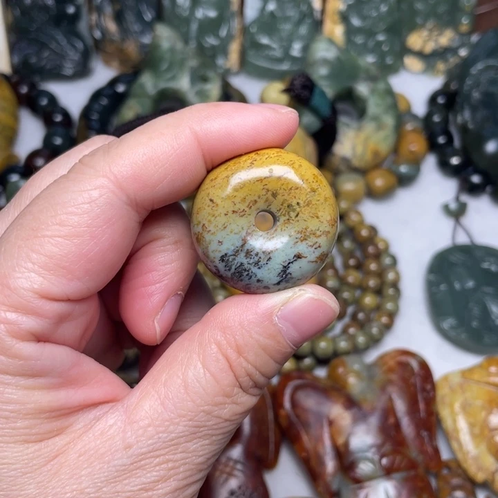 敷***演岫岩河磨玉（透闪石质玉）未镶嵌颈饰