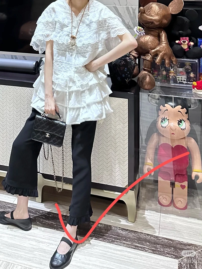 2025夏新款小众设计师醋酸黑色显瘦木耳边微喇9分裤马蹄裤女